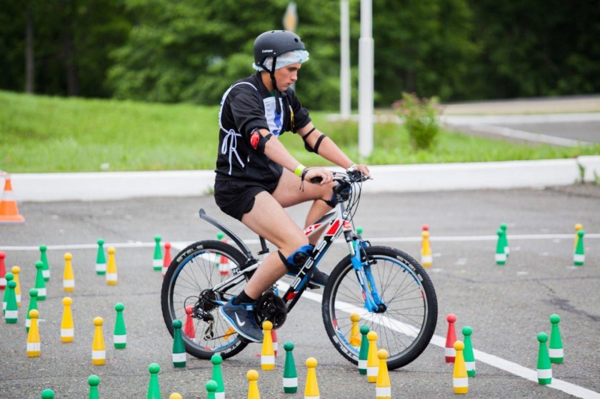 Фигурное вождение велосипеда ЮИД