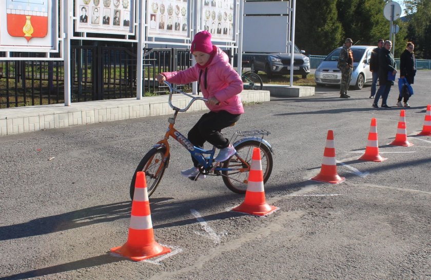 Фигурное вождение велосипеда