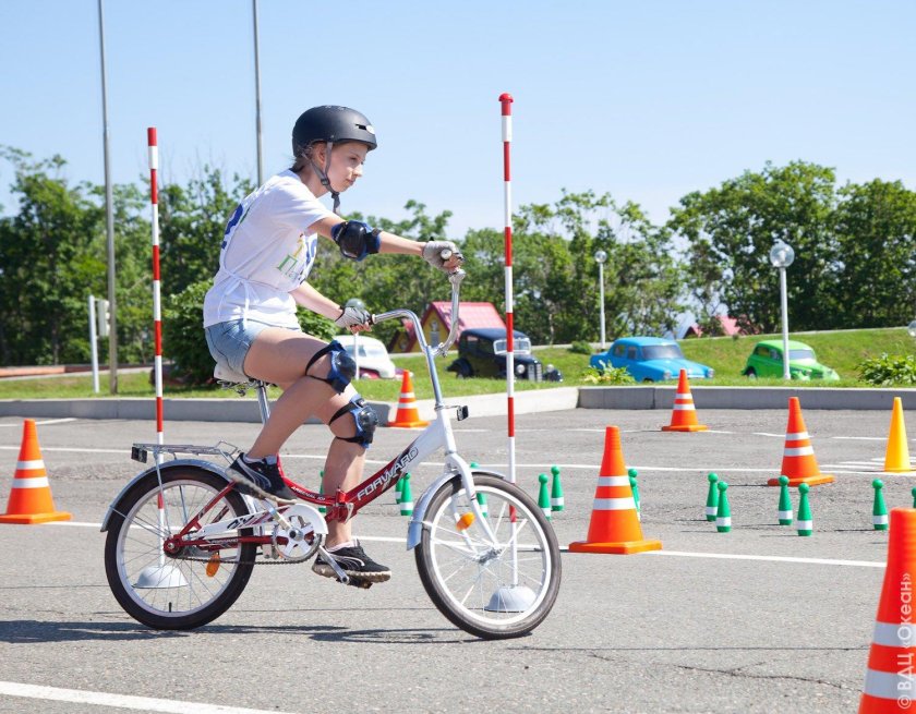 Фигурное вождение велосипеда