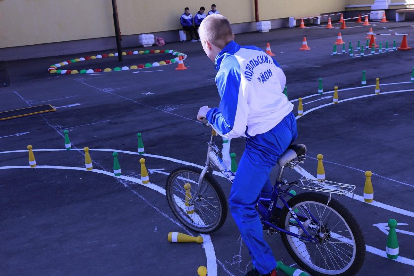 Фигурное вождение велосипеда безопасное колесо