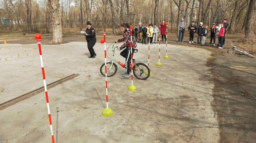 Фигурное вождение велосипеда