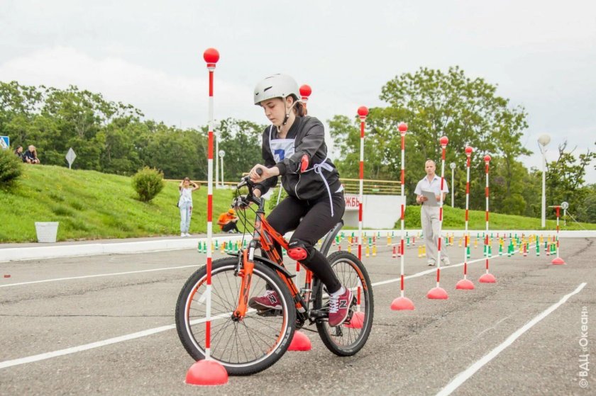Фигурное вождение велосипеда