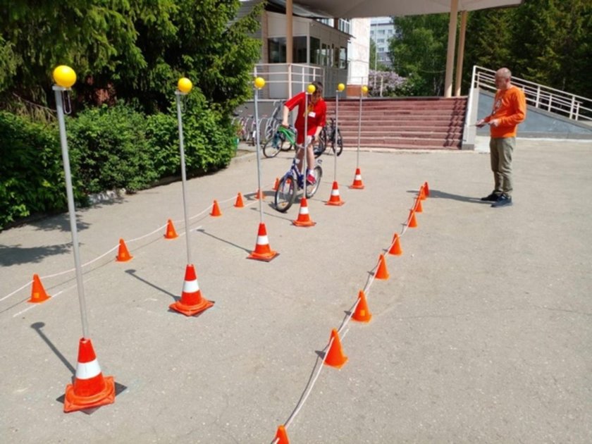 Фигурное вождение велосипеда безопасное колесо