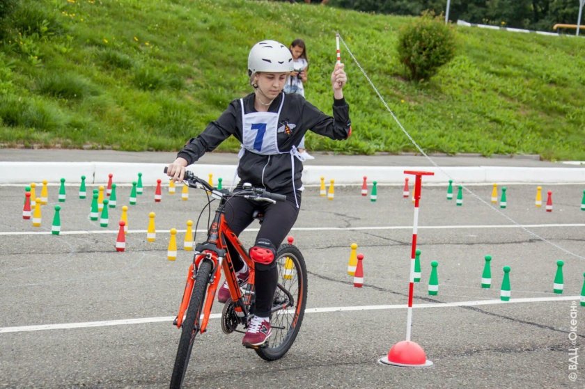 Фигурное вождение велосипеда