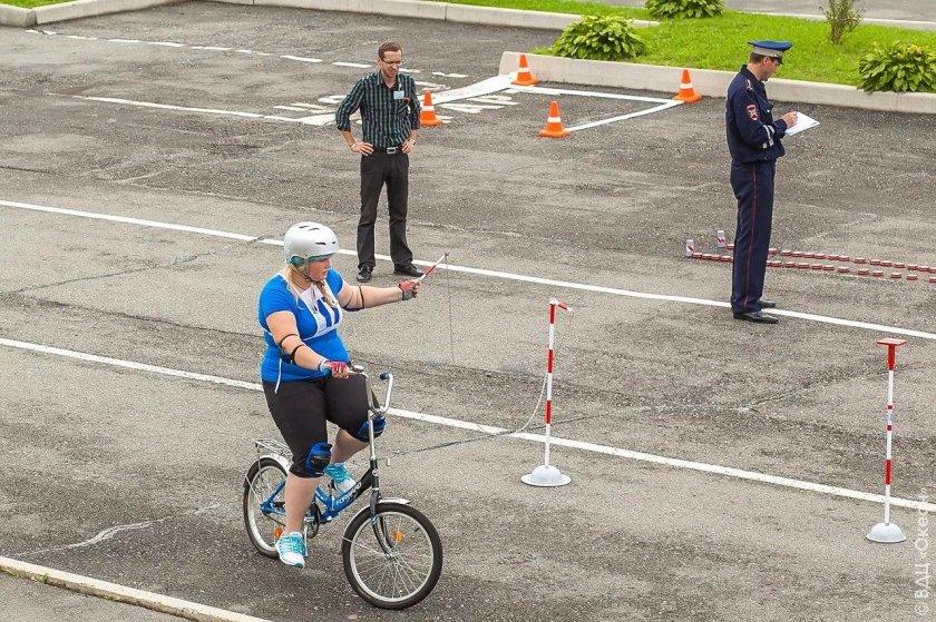 Фигурное вождение велосипеда