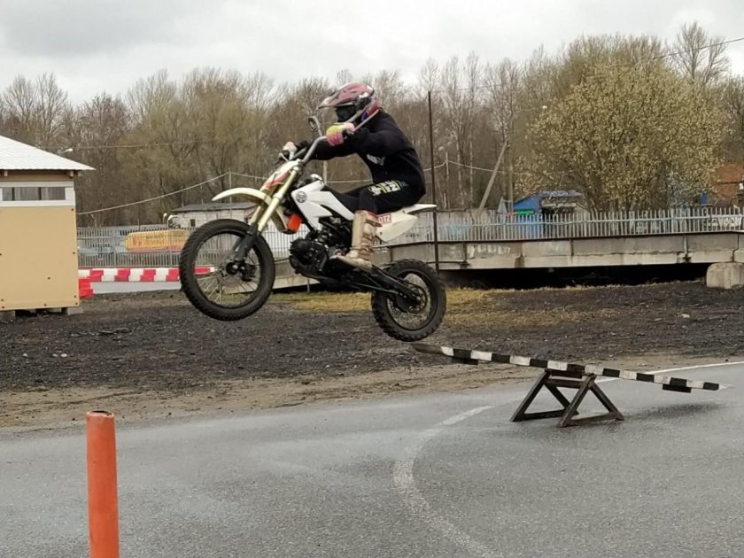 Контраварийному вождению мотоцикл