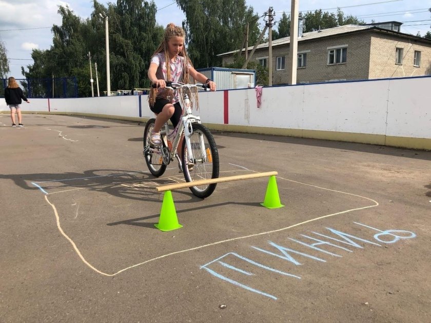 Фигурное вождение велосипеда