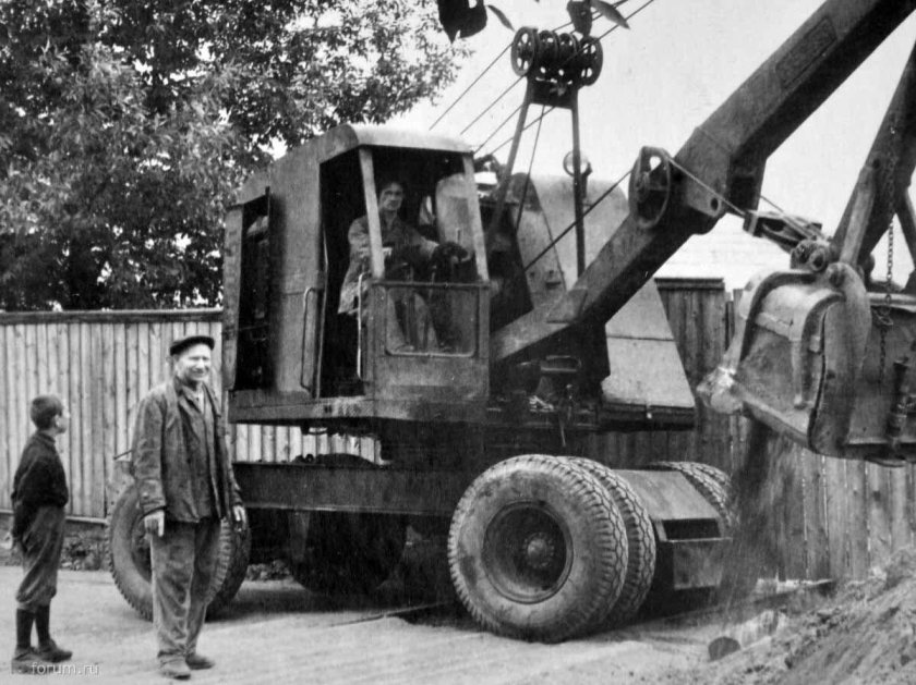 Экскаватор э-156