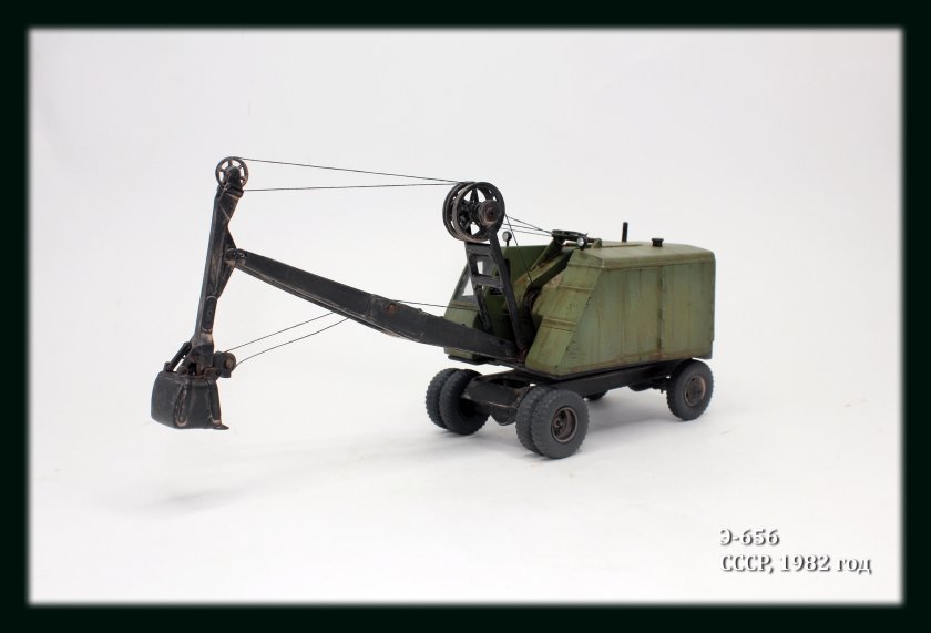 Экскаватор э-656