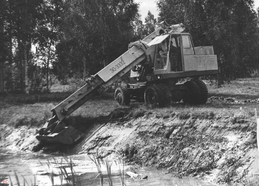 Экскаватор планировщик КАМАЗ ЭО 3532