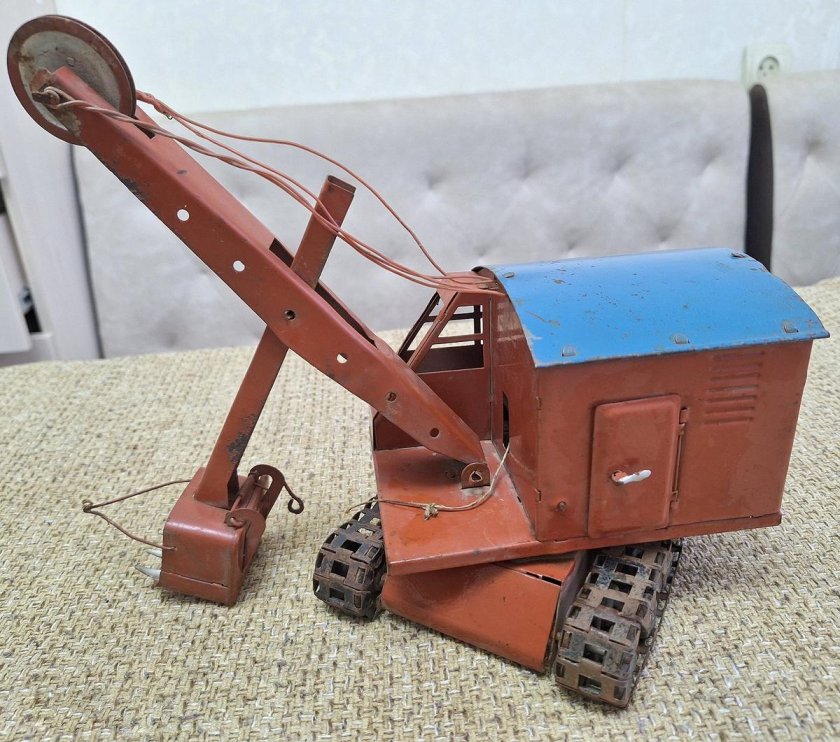 Игрушка экскаватор ссср железный