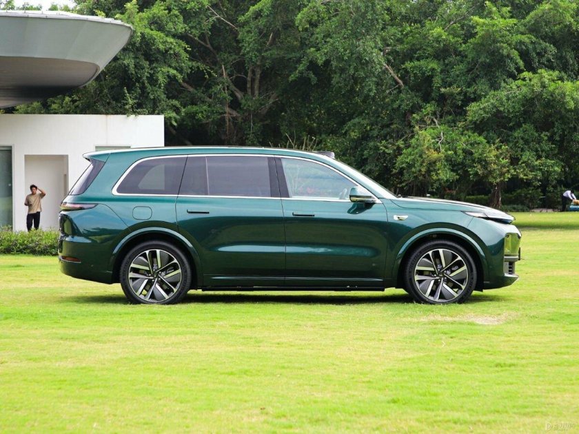 Китайская машина lixiang l 9