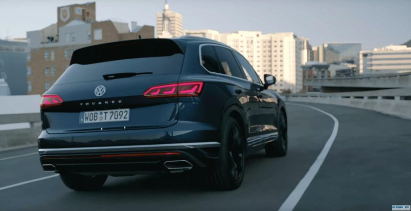 Фольксваген Туарег 2018 сзади