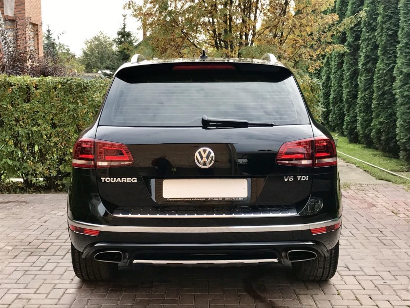 Volkswagen Touareg 2017 r line черный