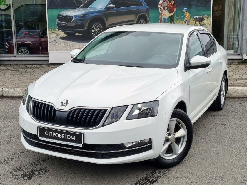 Шкода Октавия 2017 белая
