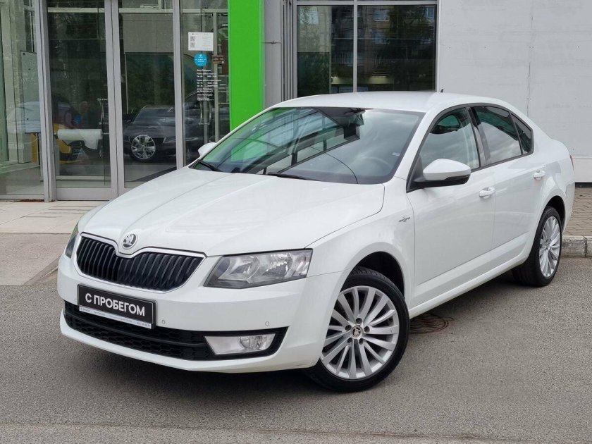 Шкода Октавия 18 года белая