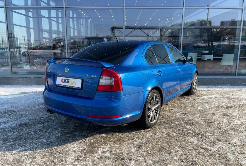 Синяя шкода октавия