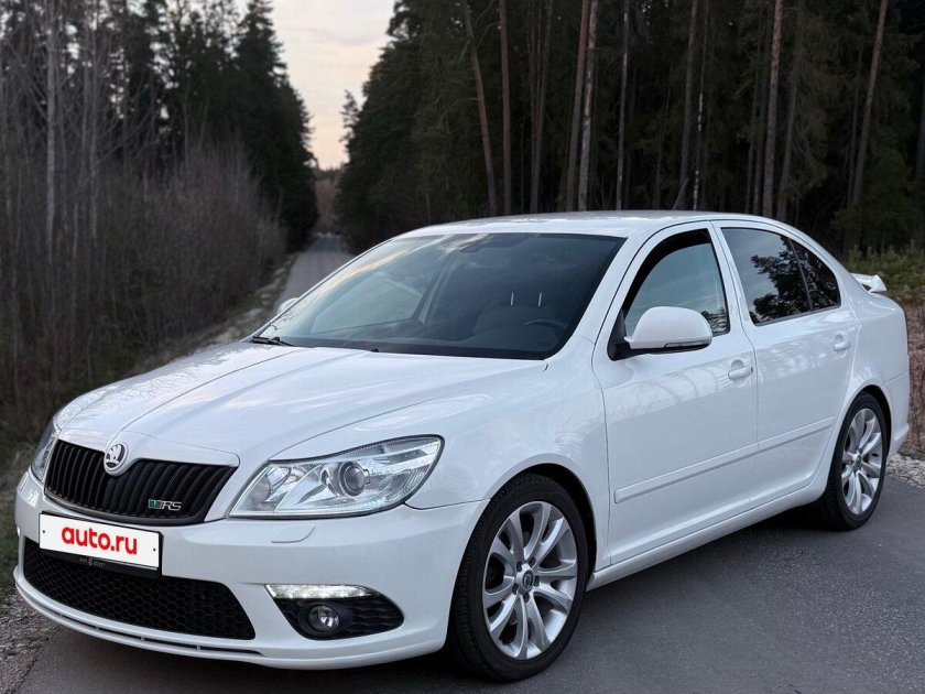 Шкода октавия а5 rs белая