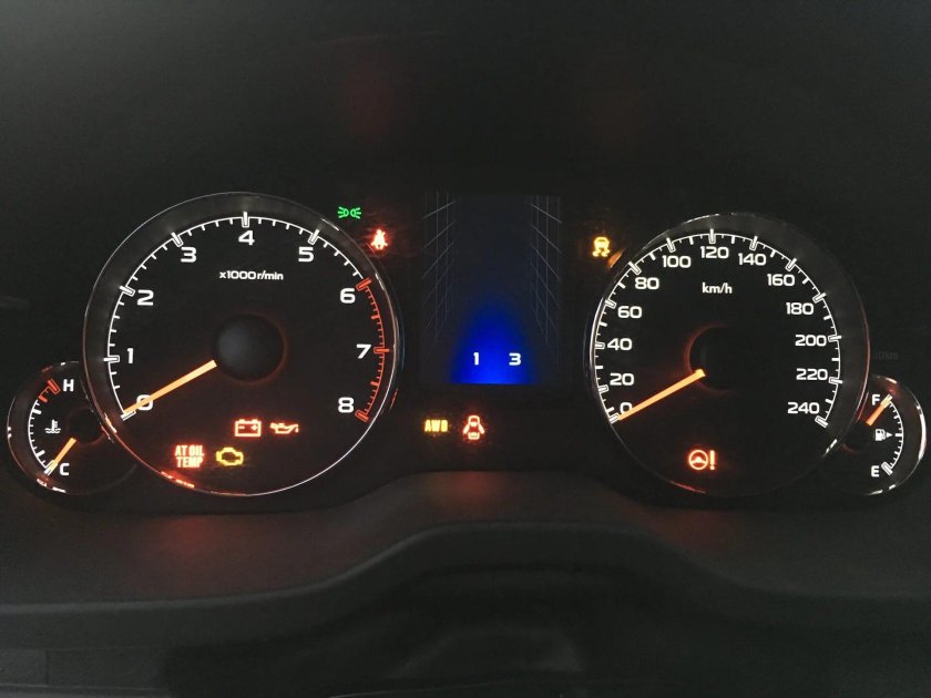 Субару Аутбек панель приборов