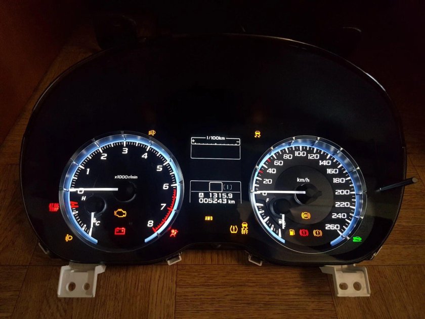 Приборная панель Субару Леворг