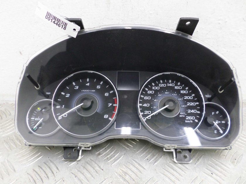 Субару Аутбек панель приборов