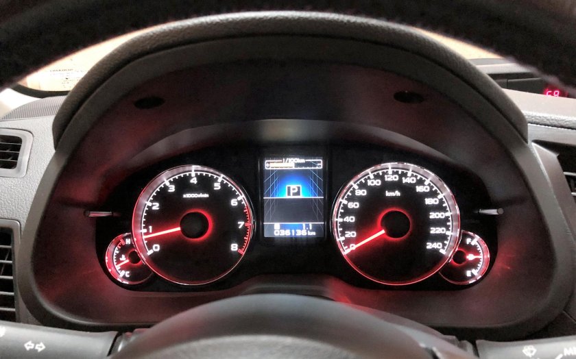 Субару Аутбек панель приборов