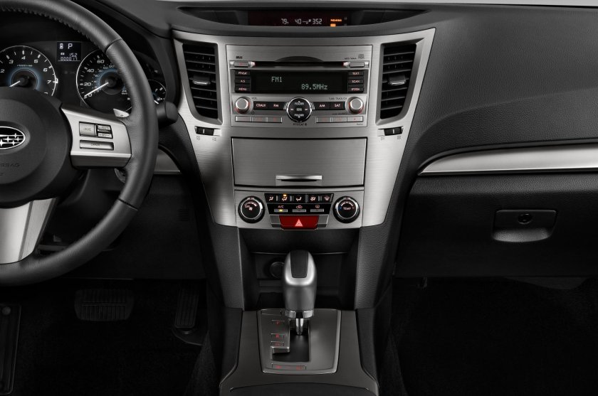 Outback 2010 панель