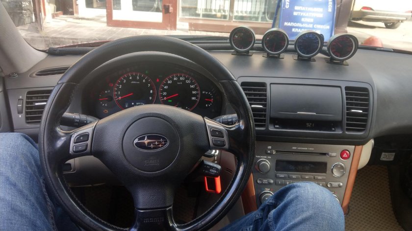 Subaru Outback 2007 приборная панель