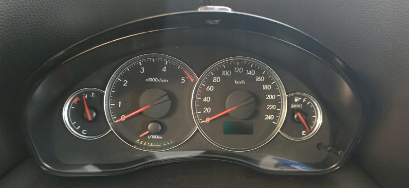 Субару Аутбек панель приборов