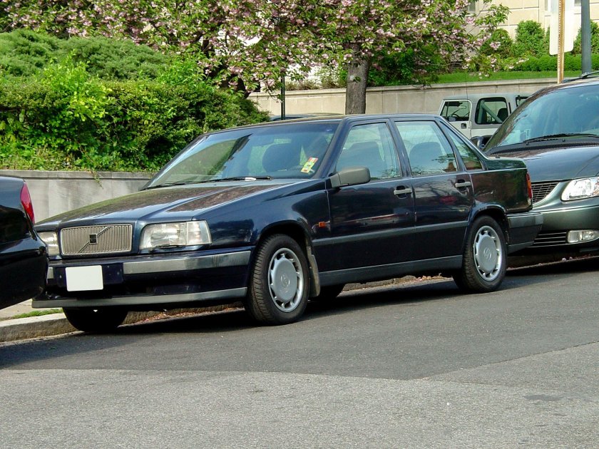 Volvo 850 sedan