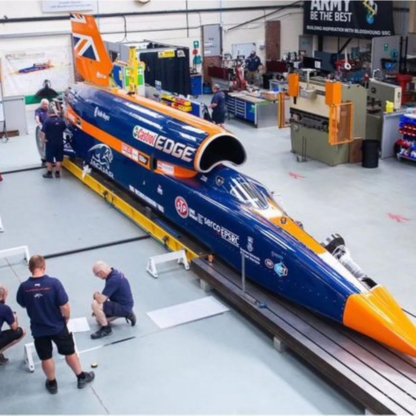 Bloodhound SSC 1609 км.ч