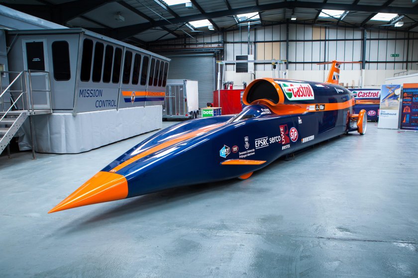 Машина Bloodhound SSC
