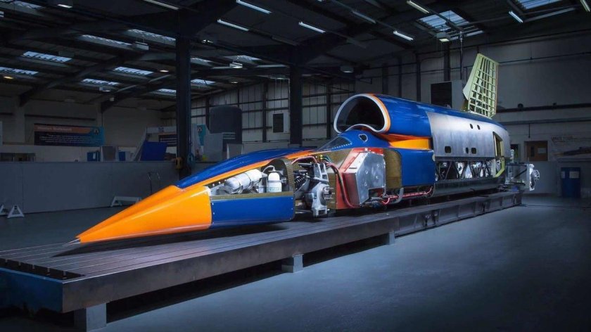 Машина Bloodhound SSC