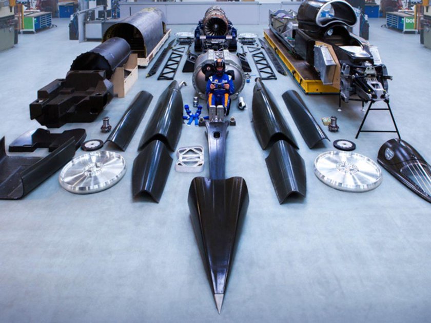 Машина Bloodhound SSC