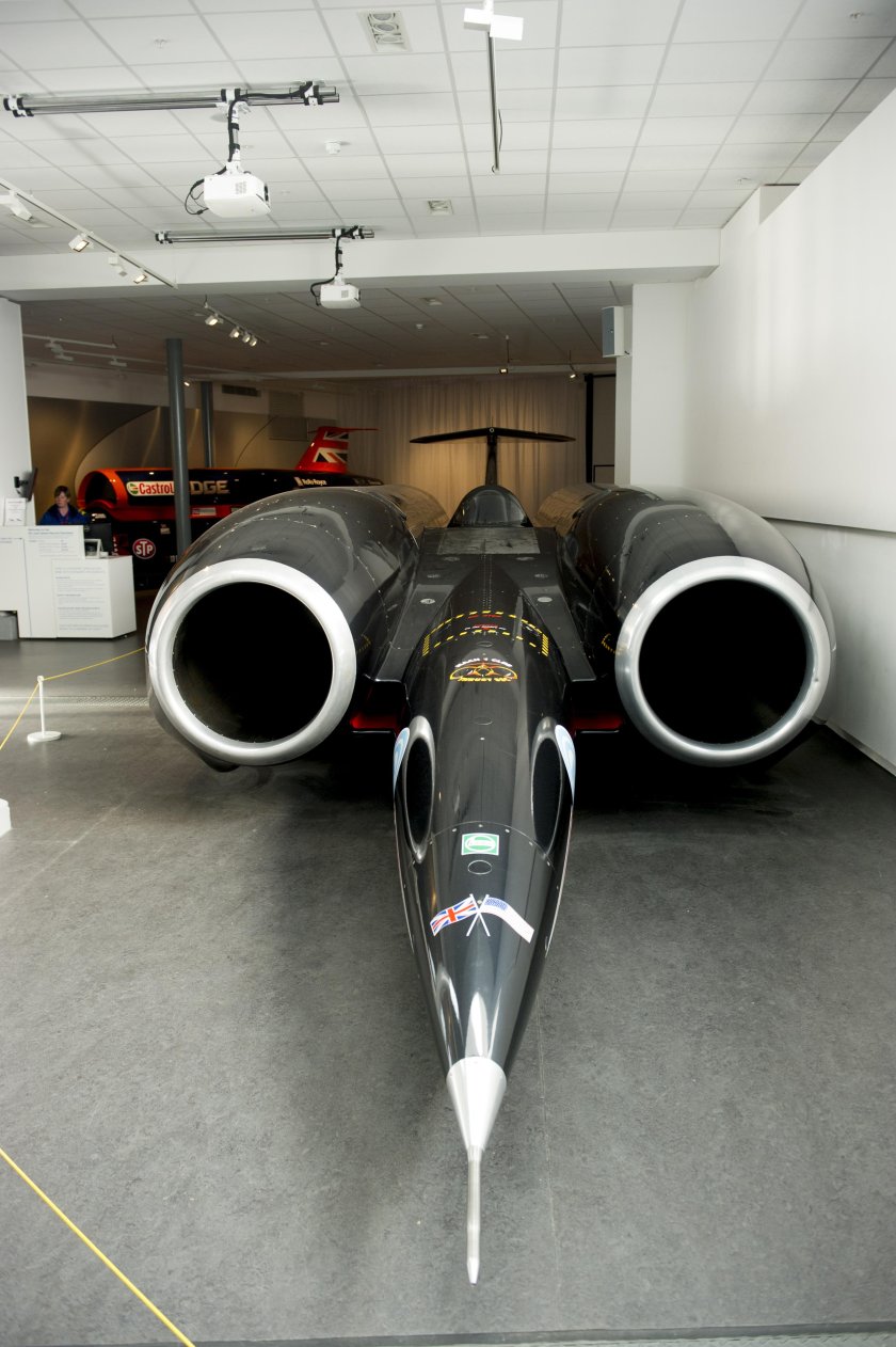 Реактивный автомобиль Thrust SSC