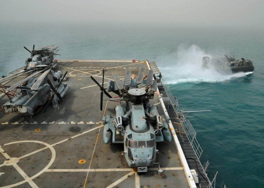 Вертолет на авианосце