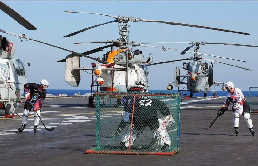 Вертолет на авианосце