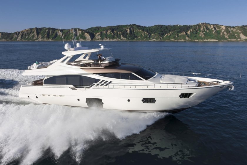 Моторная яхта Ferretti