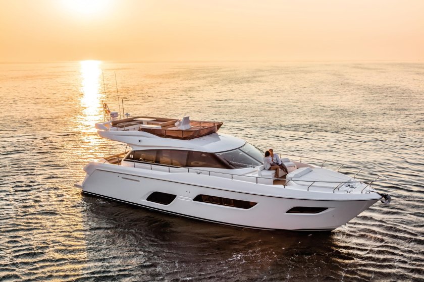 Моторная яхта Ferretti