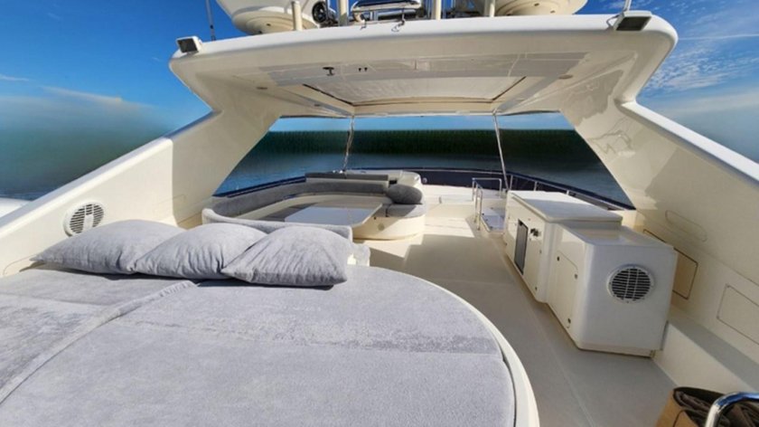 Яхта ferretti altura 840