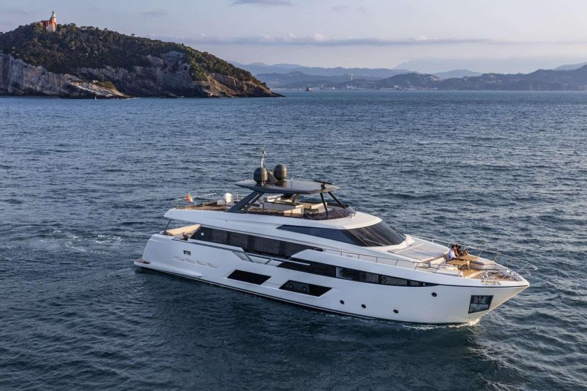 Ferretti 920
