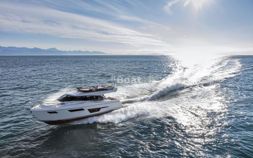 Яхта Феретти 500