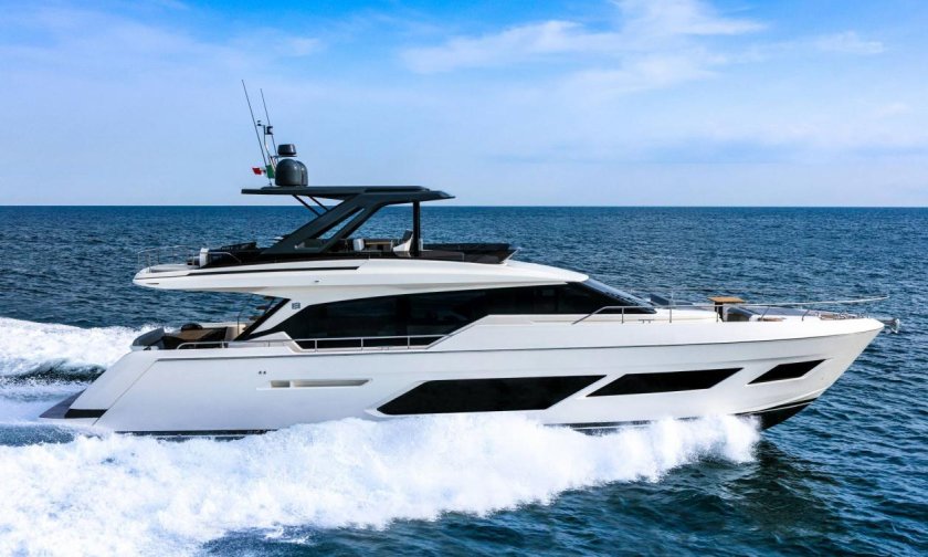 Ferretti 830