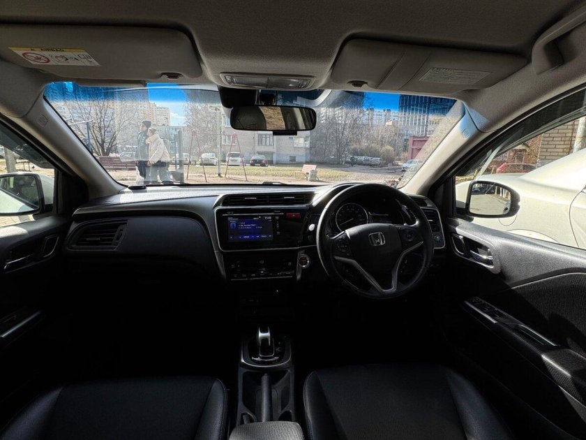 Автомобиль honda