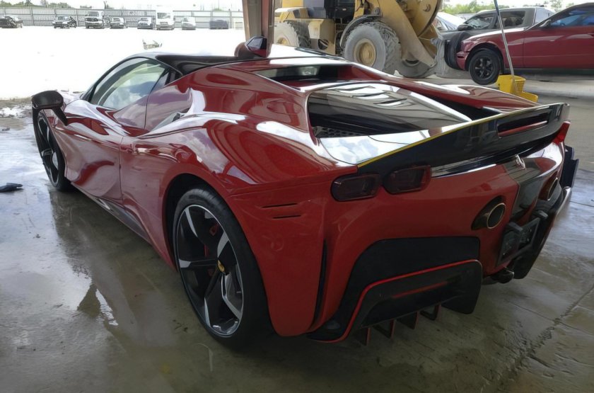 Феррари 2022 sf90