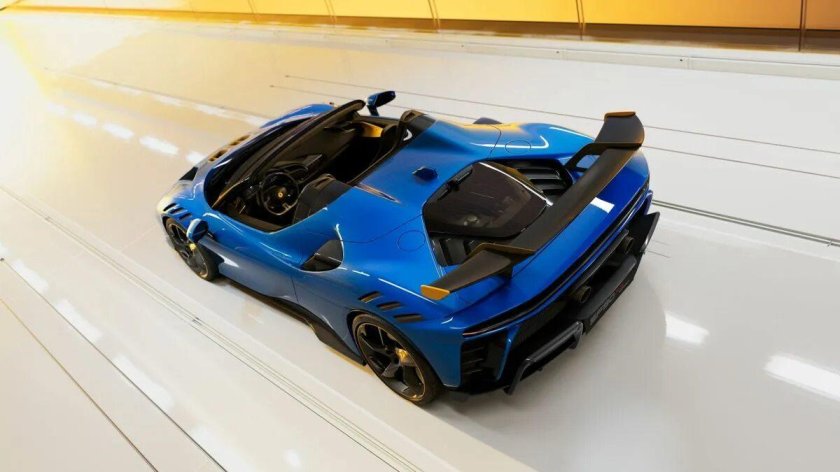 Феррари сф90