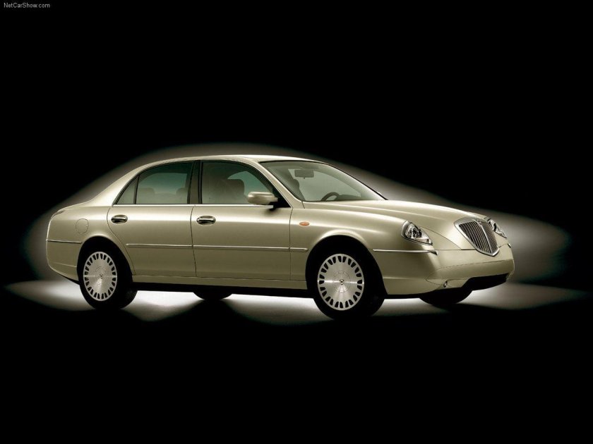 Автомобиль Lancia thesis