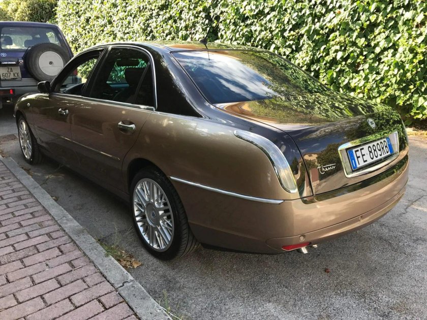 Lancia thesis 2.4