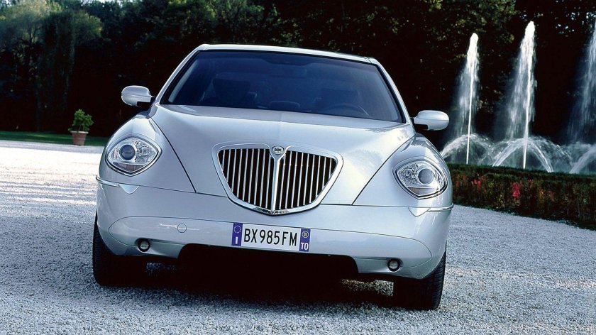 Автомобиль Lancia thesis