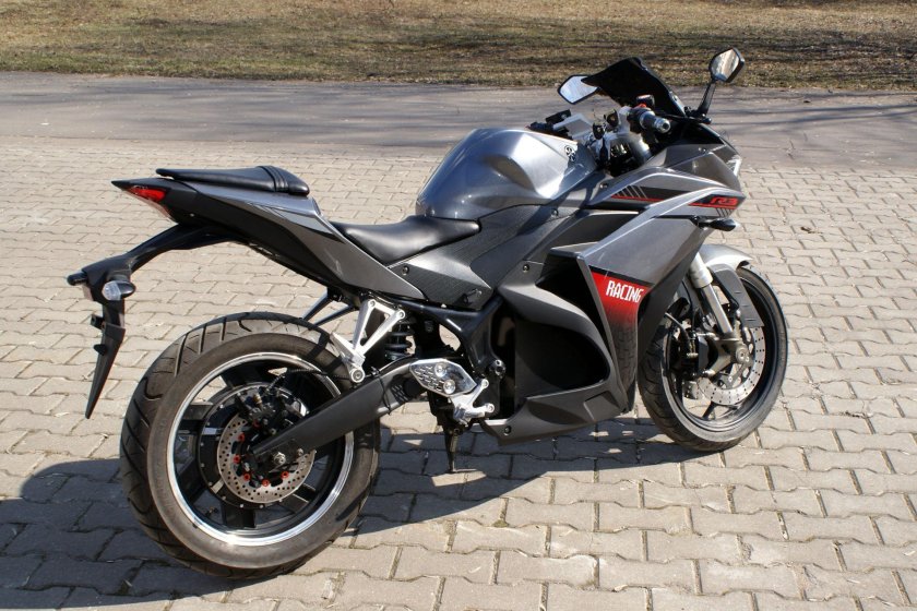 Электромотоцикл Ямаха r3